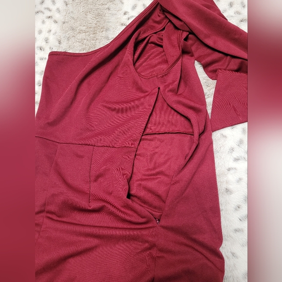 NWOT Knotted Sexy, Sleevless V Neck Dress. Burgundy Size Small. - Picture 4 of 15